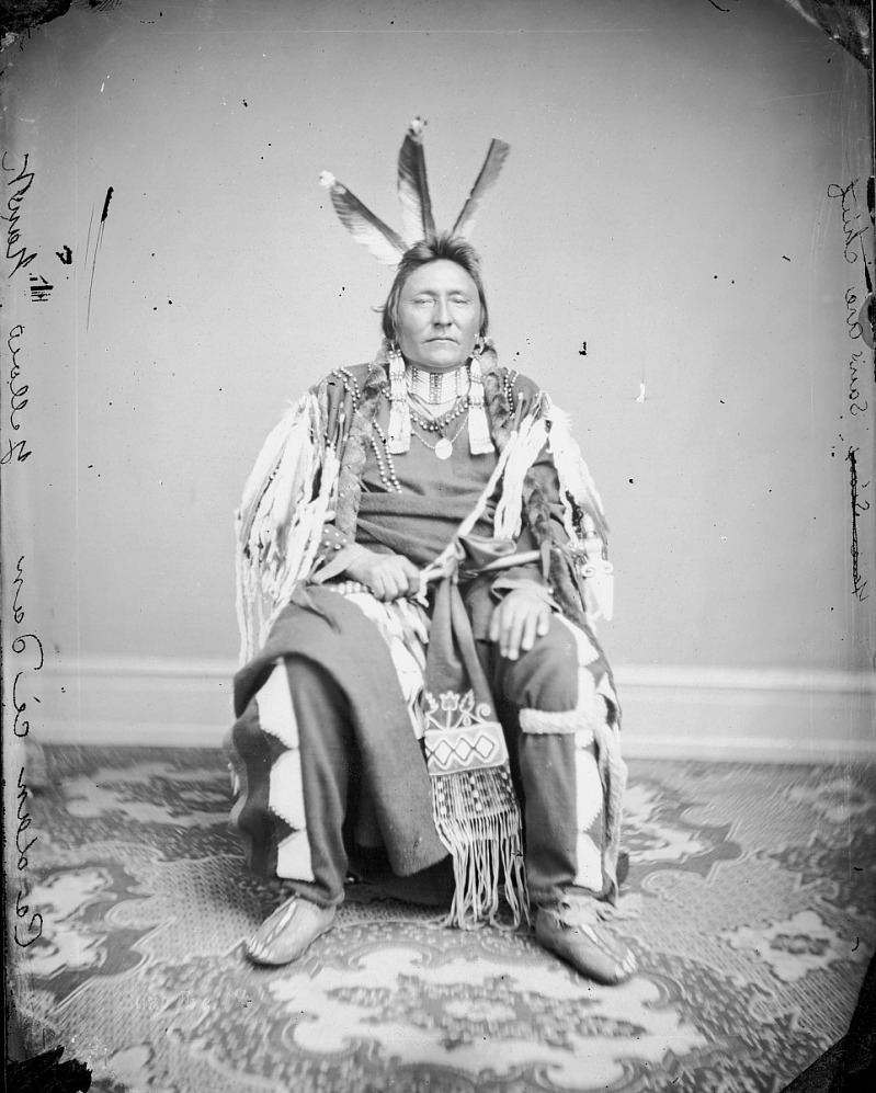 https://american-tribes.com/messageboards/Smithsonian/YellowHawk-Shindler-1967-03336a.jpg
