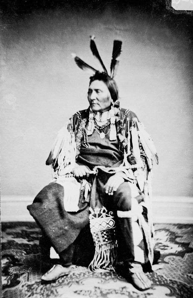 https://american-tribes.com/messageboards/Smithsonian/YellowHawk-Shindler-1967-03336b.jpg